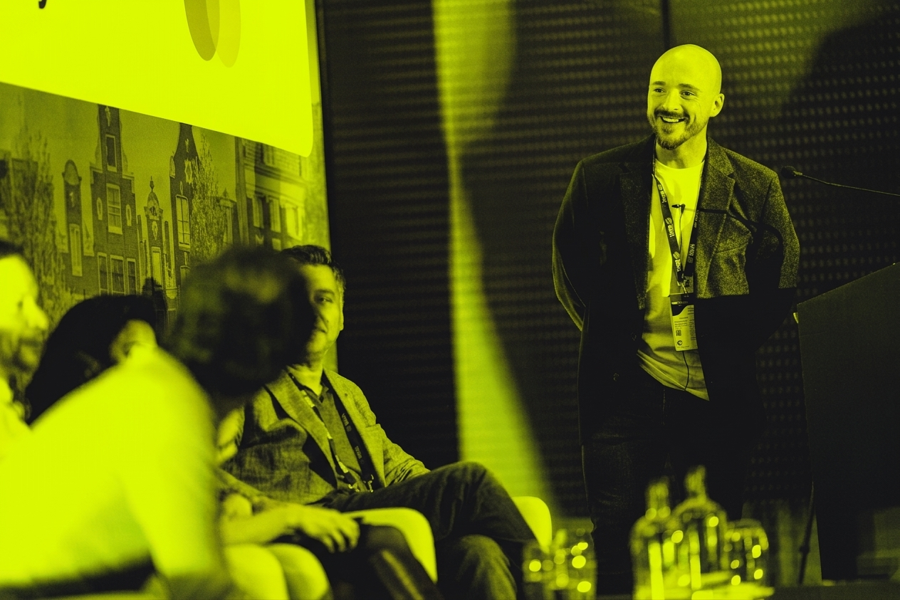 Dan speaking on AI for business at eTail Benelux Connect, Amsterdam.